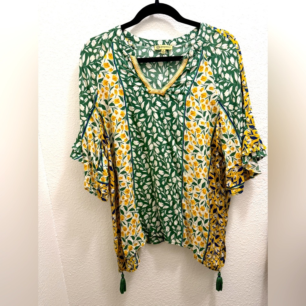 Democracy Green and Yellow Tulip 🌷 Top